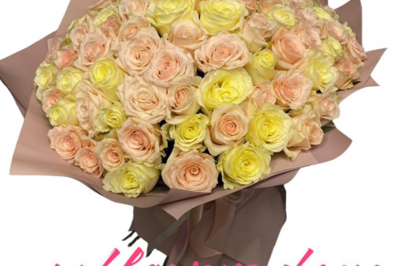Букет з 101 білої та рожевої троянди